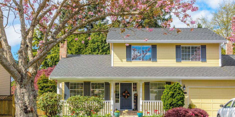 yellow house in the springtime 